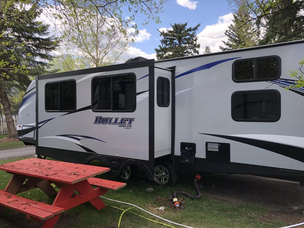 Rundle Mountain Rv Park Campsite