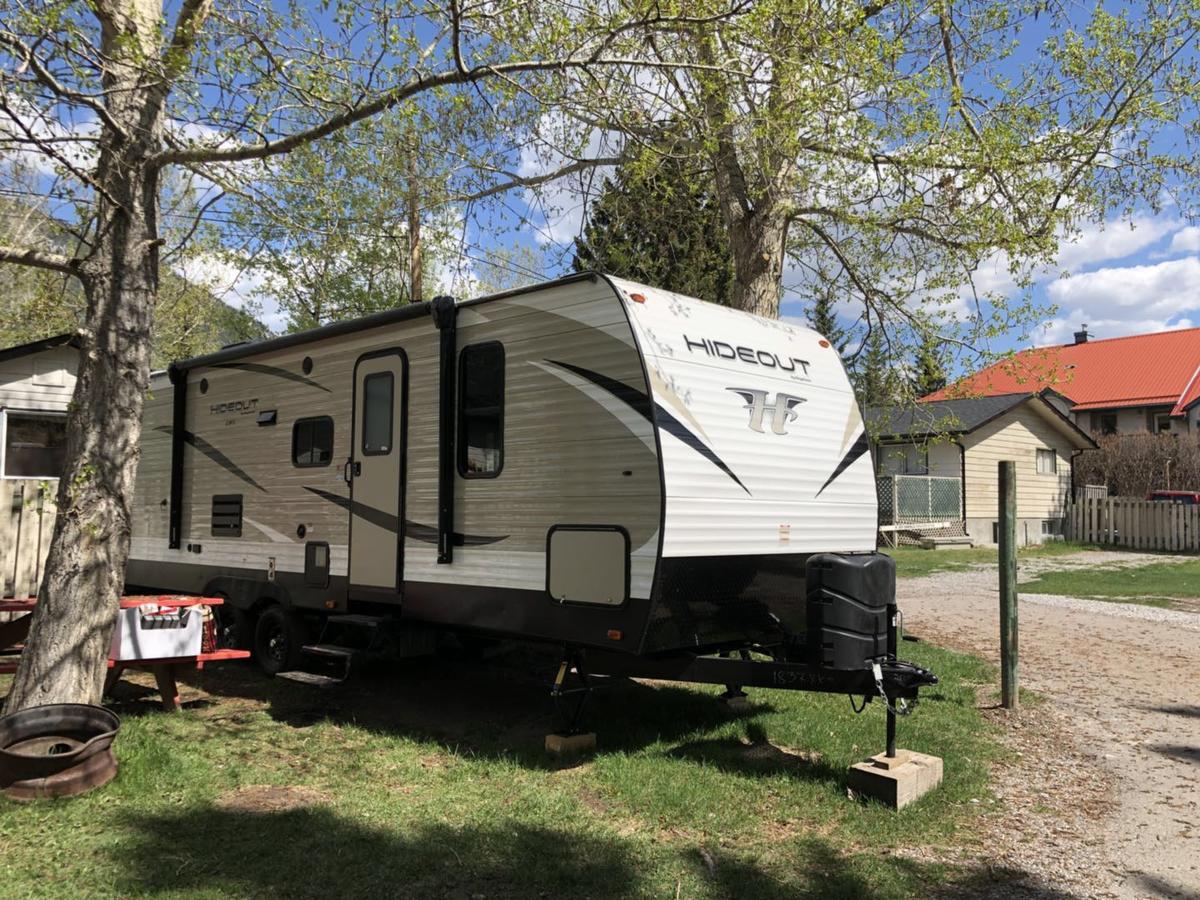 Rundle Mountain Rv Park Campsite *
